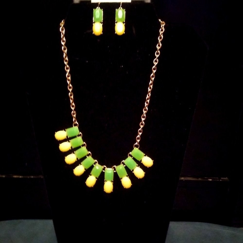 Neu Necklace Set